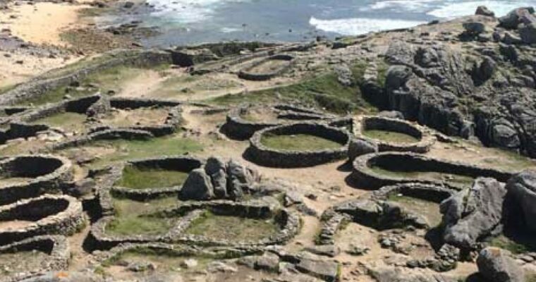 Descubre Castro de Baroña en A Coruña: Historia, Playa y Naturaleza